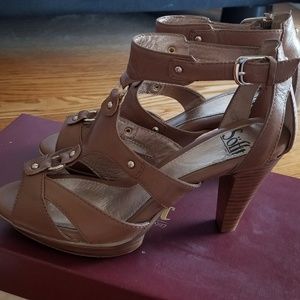 Sofft Never worn! Renata platform sandal 8W
